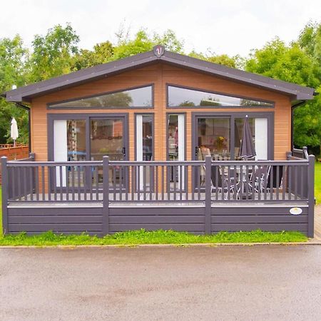Penny Lodge With Hot Tub Malton Exterior foto